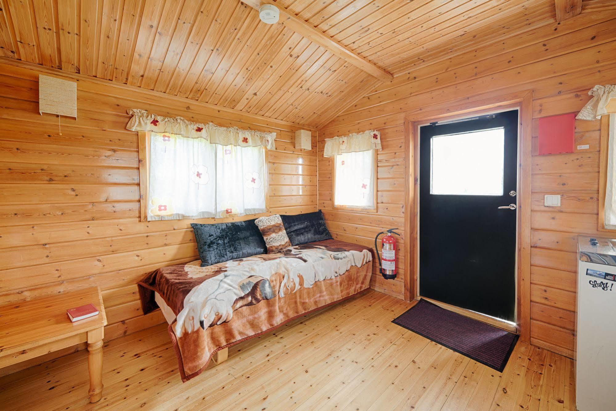 Hellisholar Cottages Хвольсвёдлюр Экстерьер фото